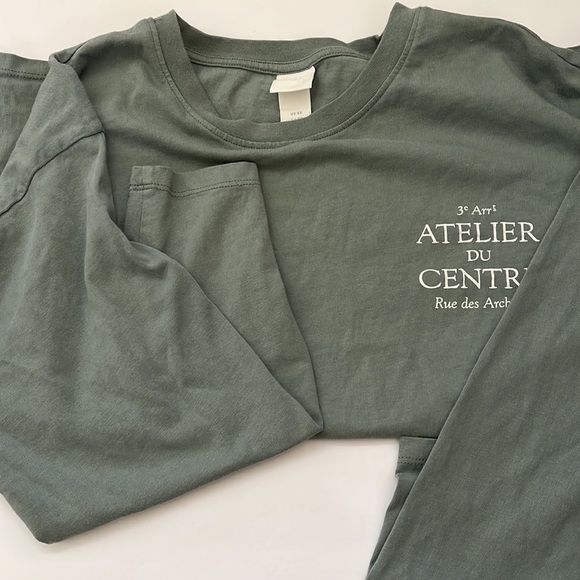 H&M Sage Green Atelier du Centre Long Sleeve Tshirt Size XS - Picture 1 of 4